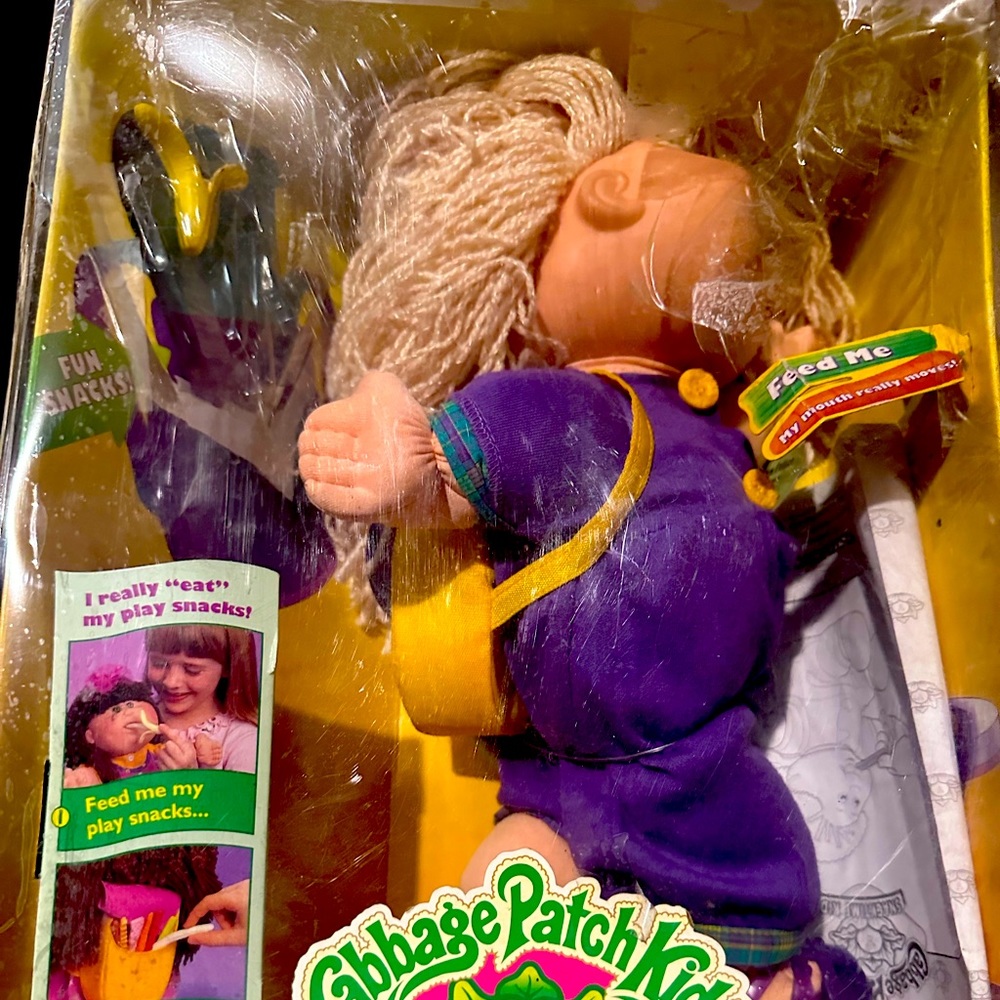 COPY - Vintage cabbage patch snacktime doll